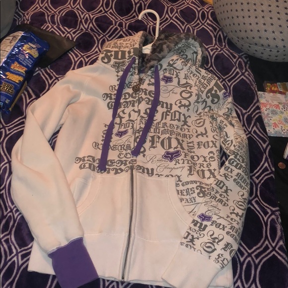 Furry hood Sweater - Picture 1 of 2